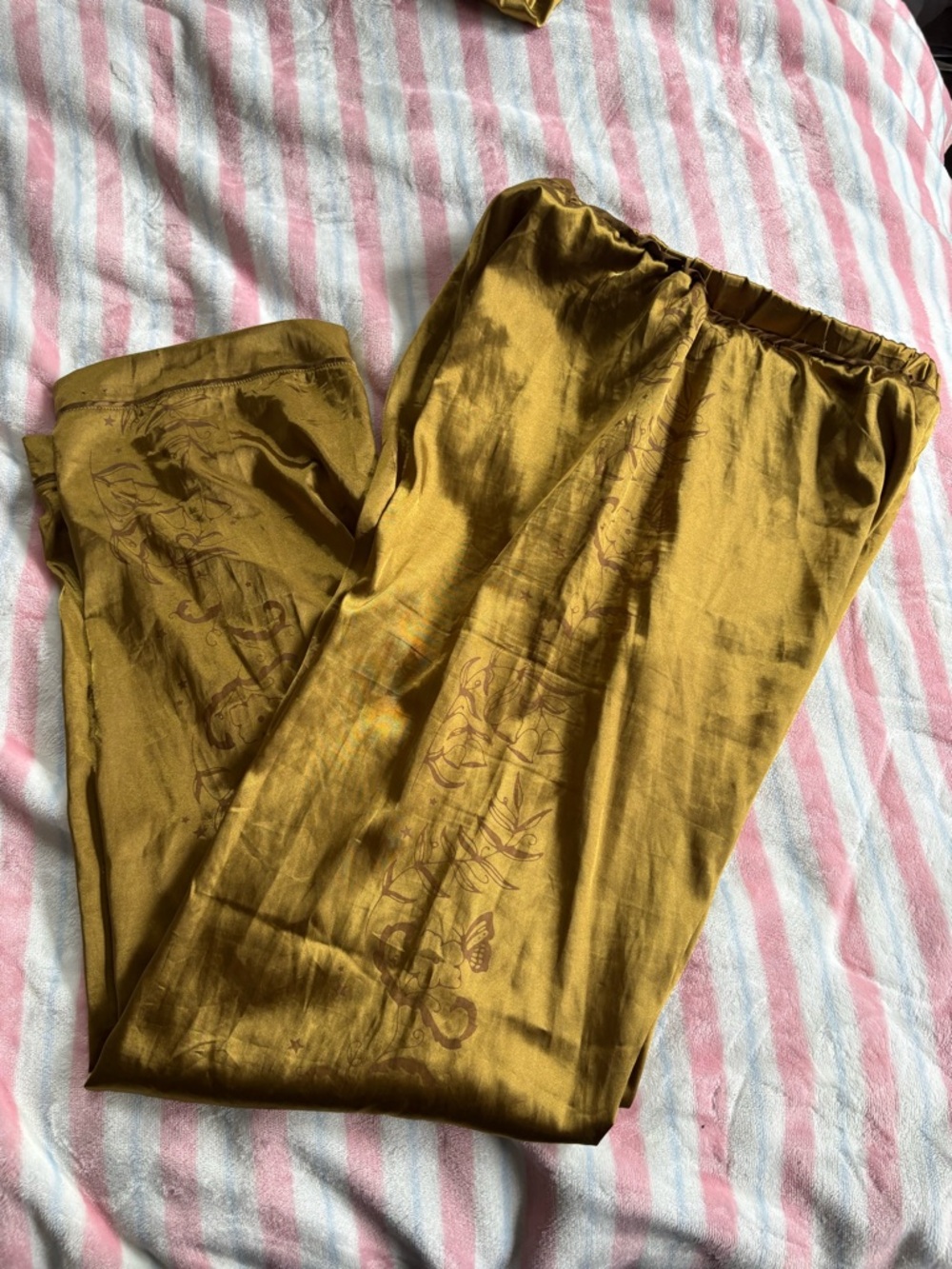 Authentic Taylor Swift Fearless Gold Satin Pajama Set - Picture 5 of 6